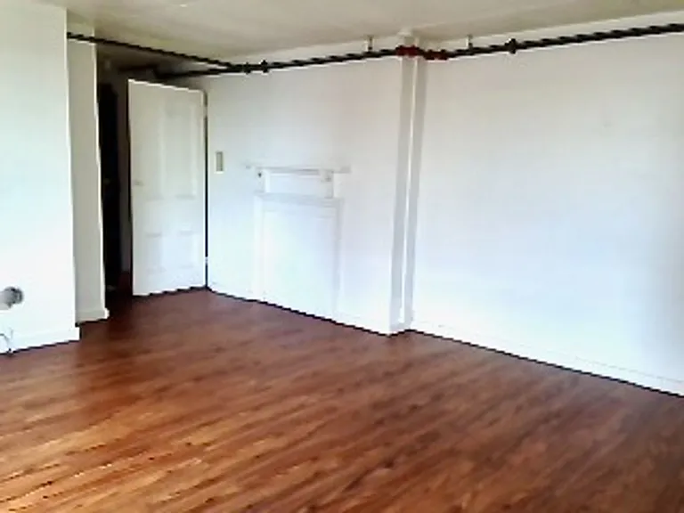 607 E Carson St — Photo 5