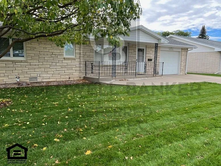 1202 Bel Aire Rd — Photo 2
