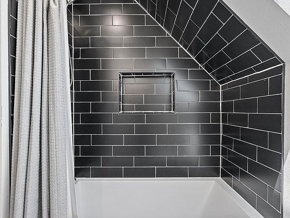 5th image of 629 Amesbury Ln #2