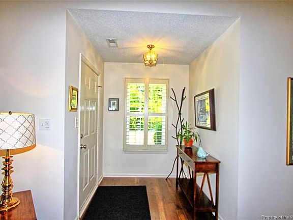 4th image of 1402 Westgate Cir