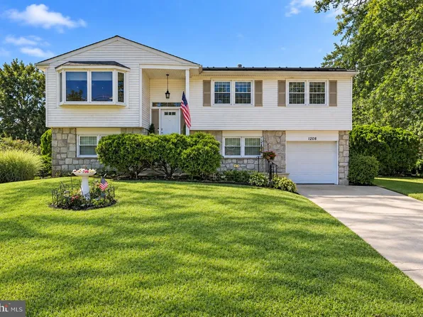 1208 Salem Rd, Burlington, NJ 08016