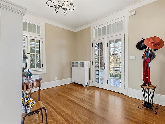 4th image of 251 Stonewall St