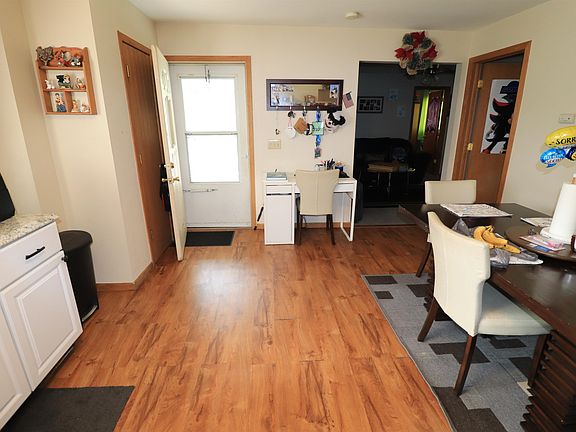 4th image of 875 Blaine Ave