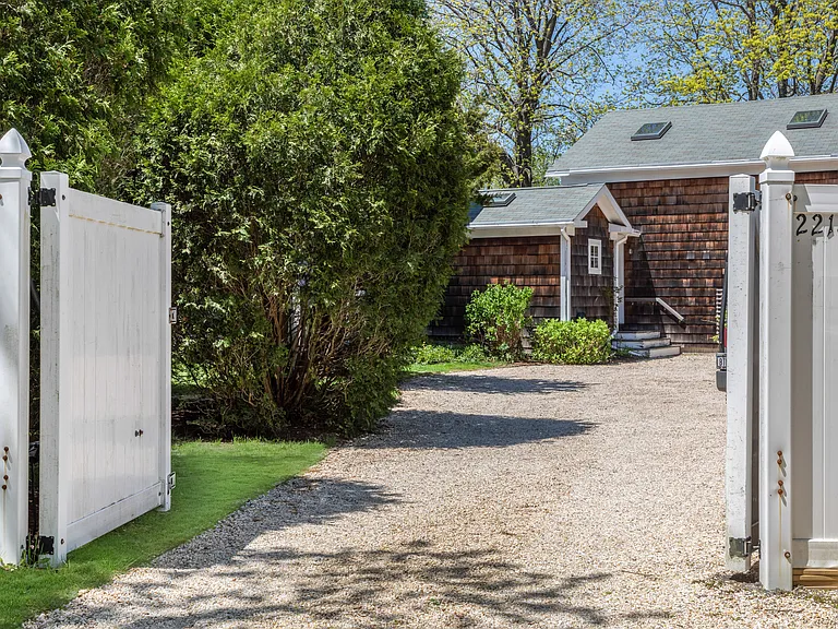 2214 Montauk Hwy — Photo 2