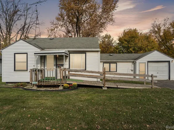 3228 W Pierson Rd, Flint, MI 48504