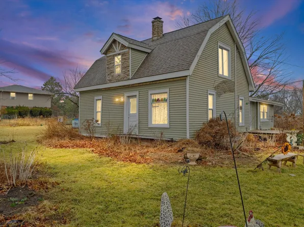 2210 Fogel Rd, Mahomet, IL 61853