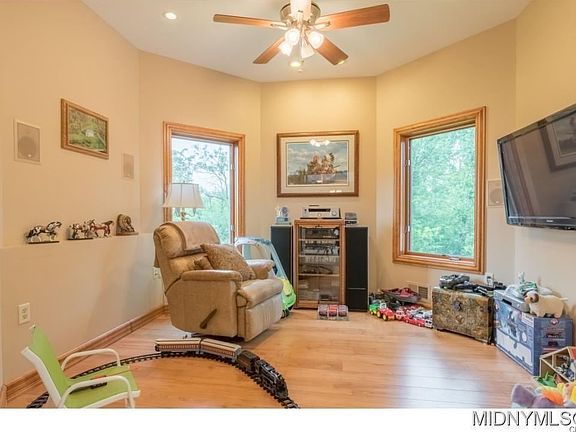 3rd image of 4349 Hawthorne Dr