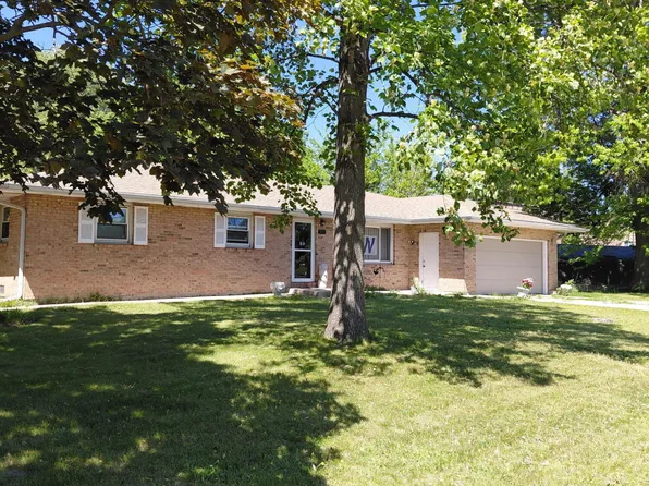 1749 Green Meadow Ln, Chesterton, IN 46304