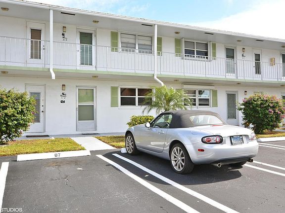 2nd image of 1118 Lake Ter APT 112