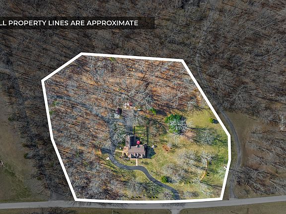 4th image of 1585 Everett Ln