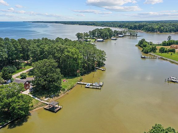 3rd image of 382 Waterview Dr