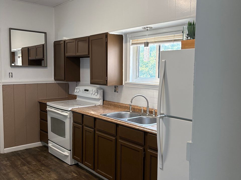 1st image of 85 Main St