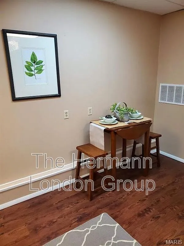 1 bed, 1.0 bath, $700 — Photo 3