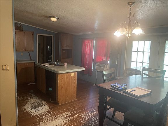 3rd image of 721 Richardson Rd