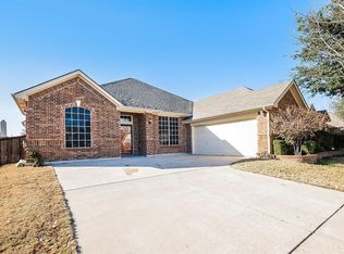 1027 Fair Oaks Dr, Grand Prairie, TX 75052