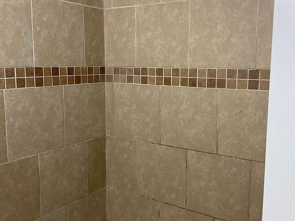 5th image of 3109 SE 21st St