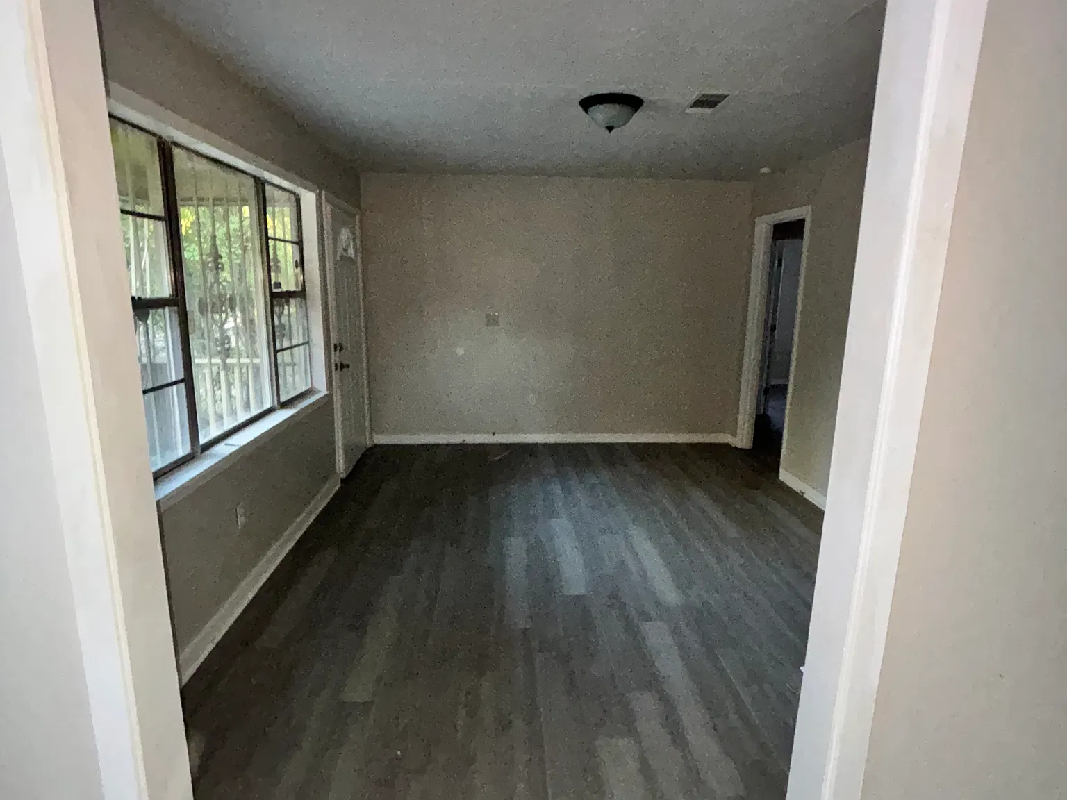 3 bed, 863 sqft, $850 — Photo 3