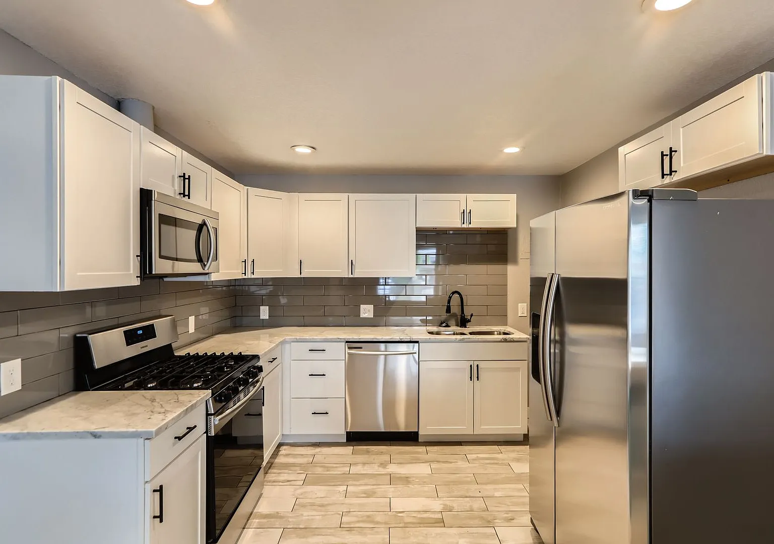 Evolve Real Estate: Remodeled 3 Bed Home In Mar Lee available NOW! — Photo 4