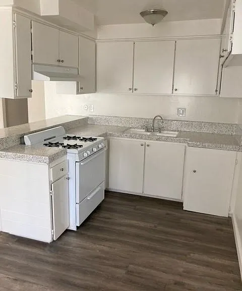 8202 Ashgrove Dr #13 — Photo 1