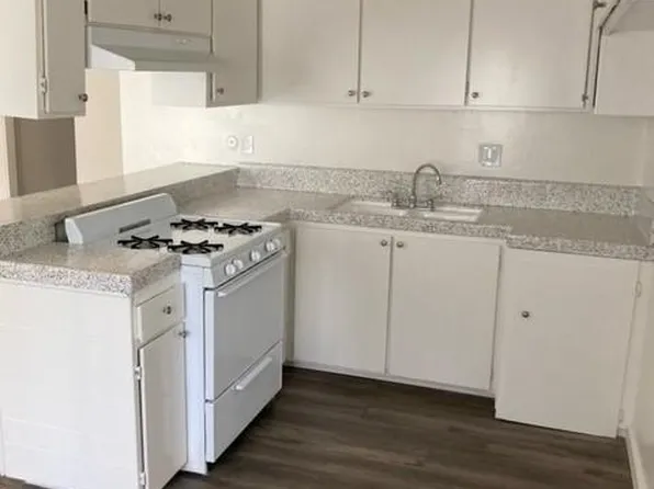 8202 Ashgrove Dr APT 13, La Mirada, CA 90638