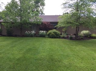 8903 E North Circle Dr, Churubusco, IN 46723