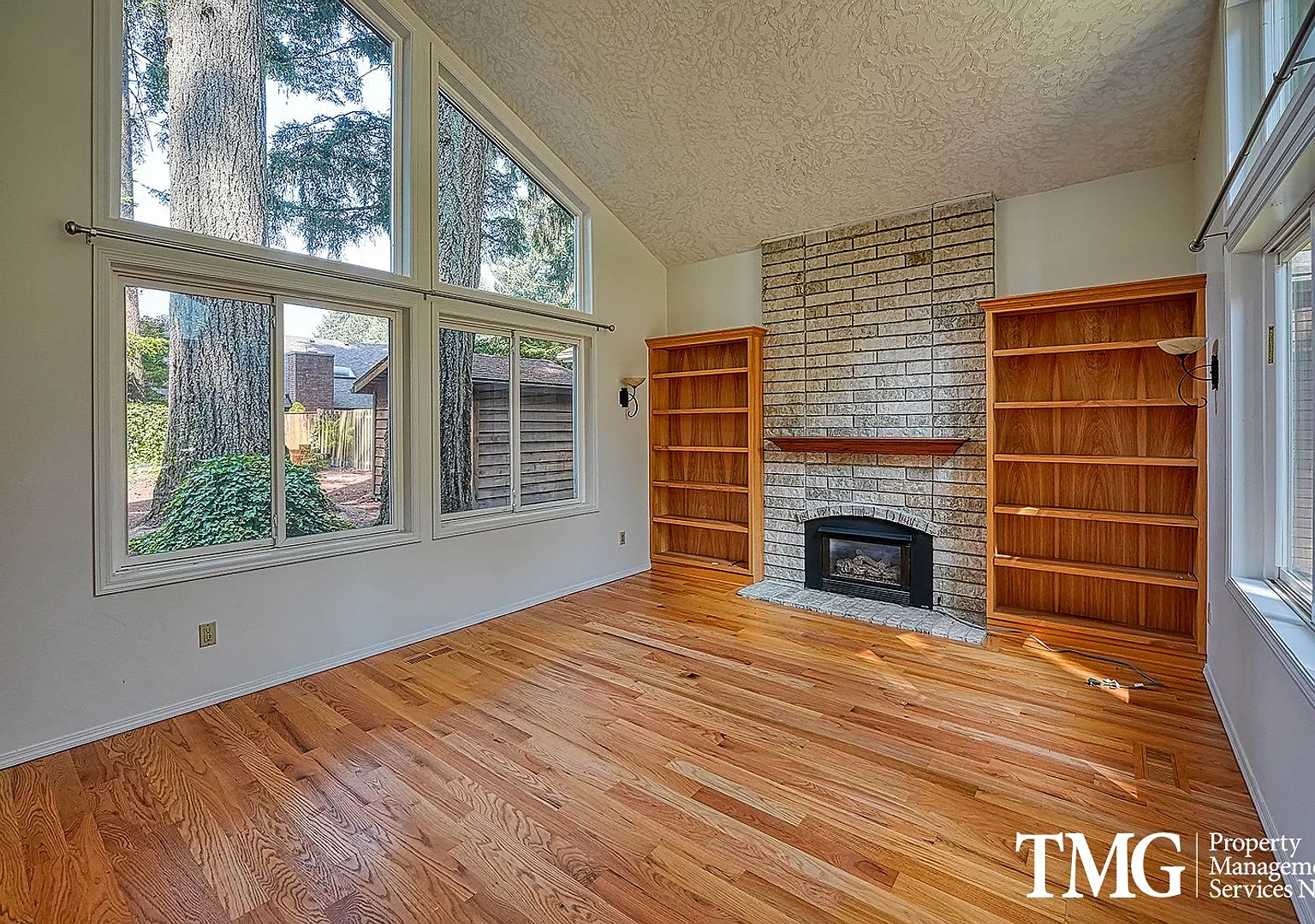 3 BD Hillsboro Home with Large Primary Suite & Outdoor Living — Photo 2