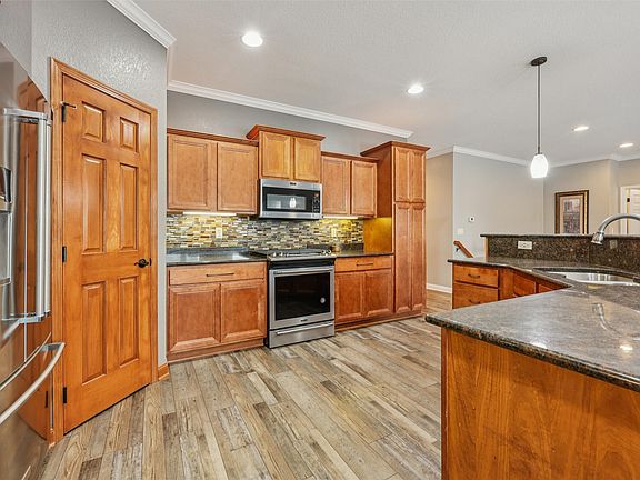 5th image of 1215 NW Boulder Dr