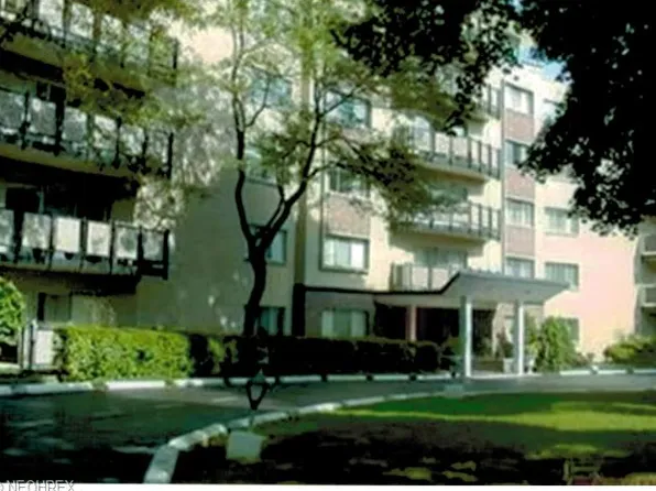 255 N Portage Path APT 102, Akron, OH 44303