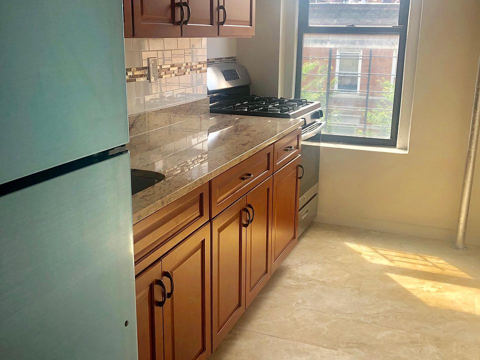 1st image of 2280 Grand Ave #3