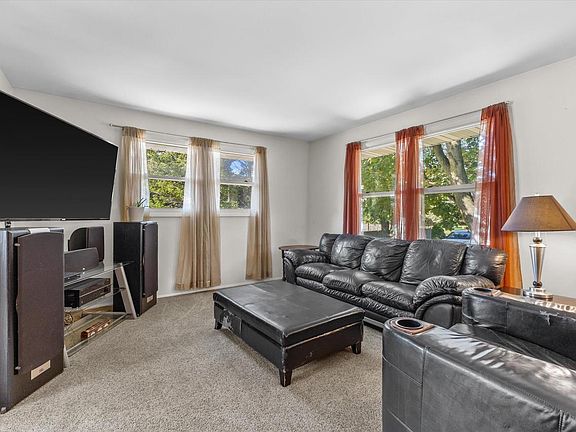 5th image of 4445 Erie STREET