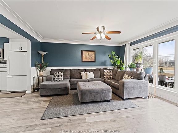 3rd image of 914 Talbot Rd