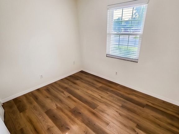 5th image of 6016 18th St NE
