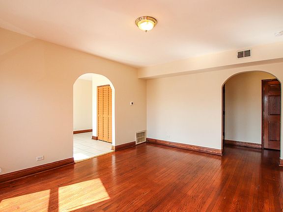 3rd image of 3124 N Kimball Ave APT 2E