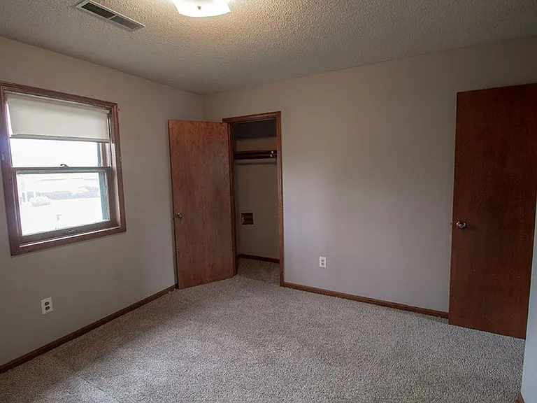 2011 Bridgewater Dr — Photo 25