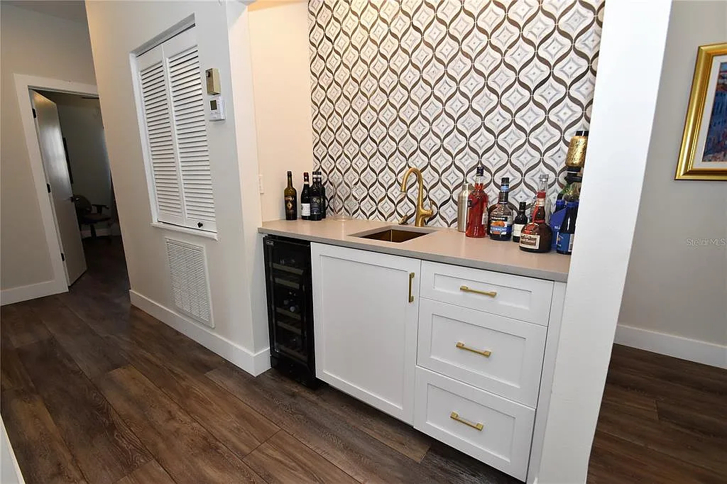 3 bed, 2.0 bath, 1775 sqft, $2,500 — Photo 3