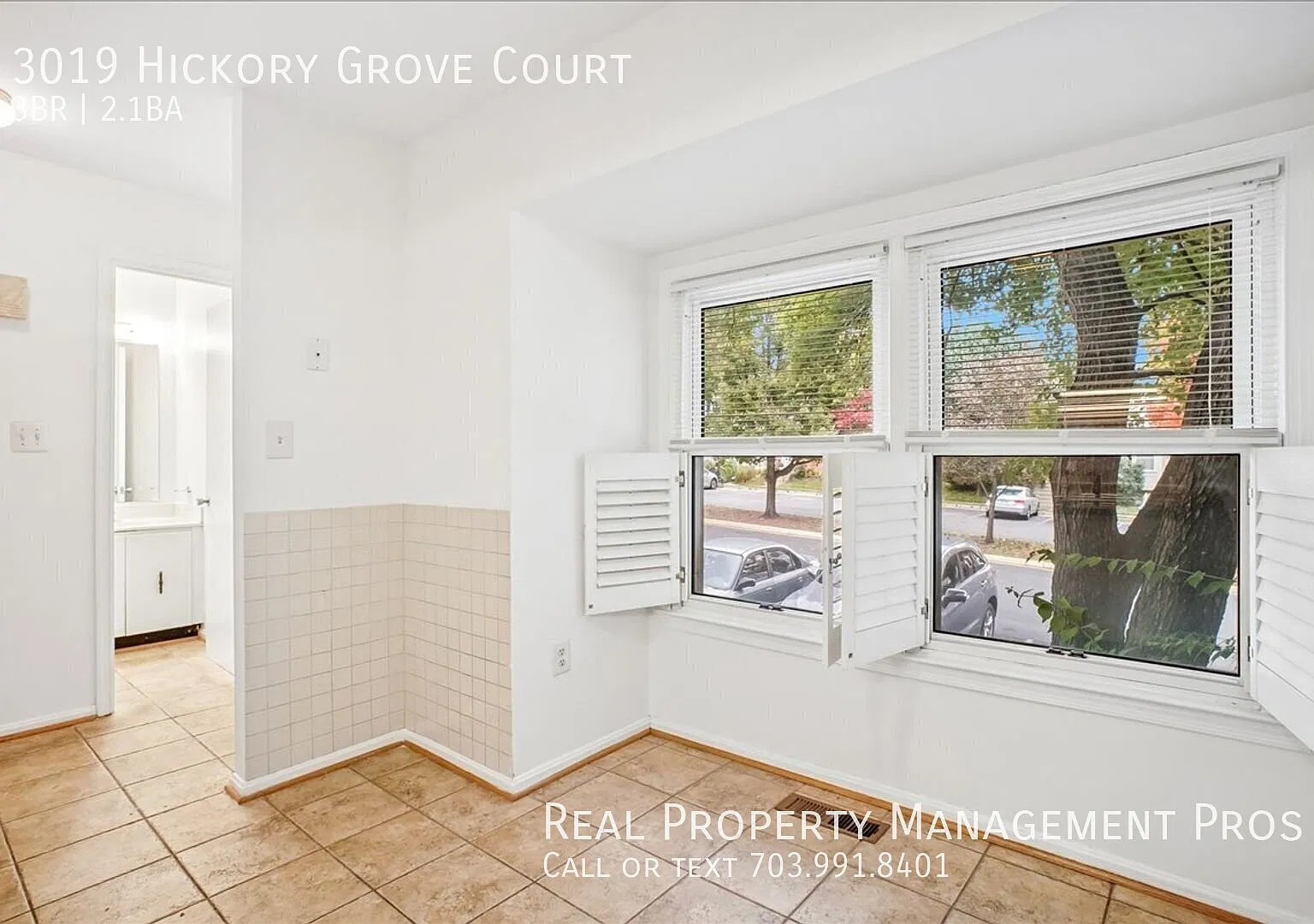 3 Level Townhouse in Fairfax! — Photo 4