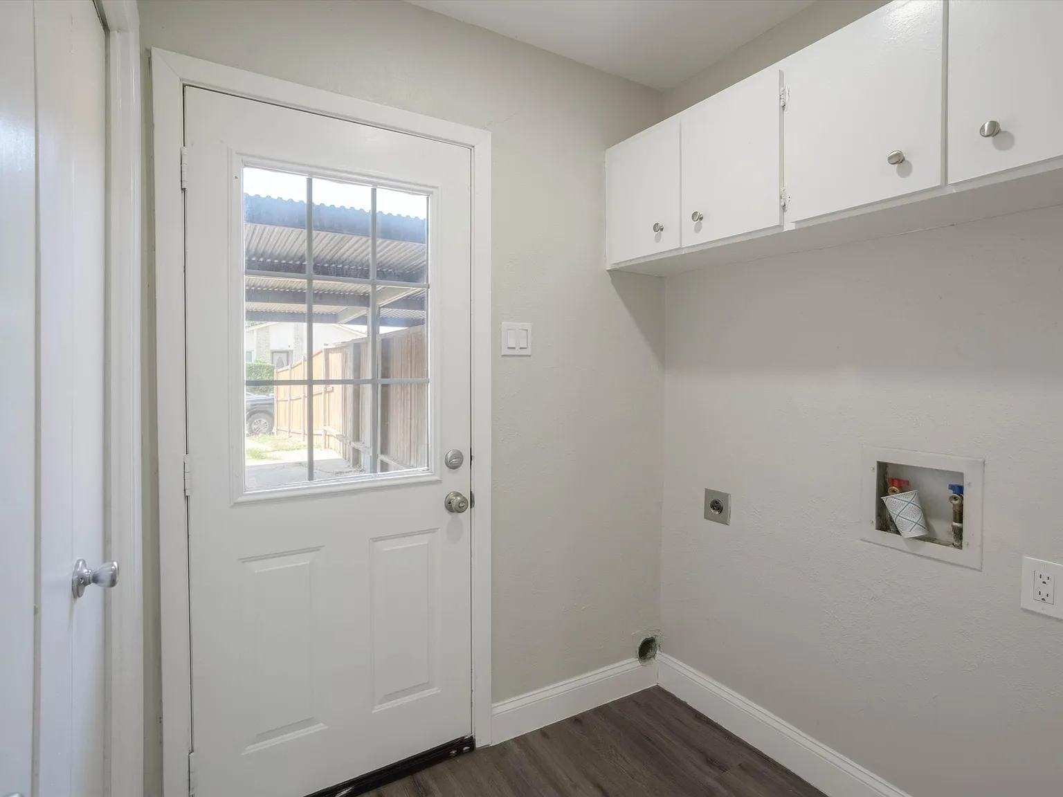 3 bed, 2.5 bath, 1374 sqft, $2,095 — Photo 2