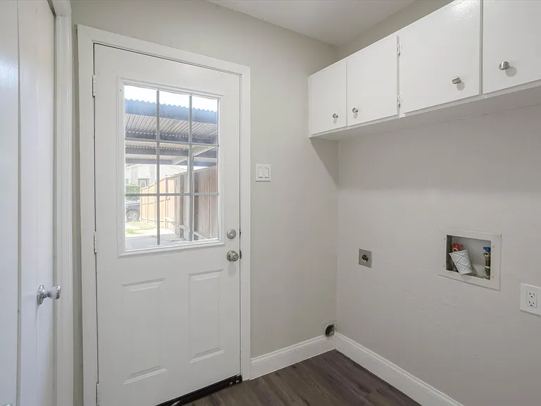 2203 Sheraton Dr — Photo 2