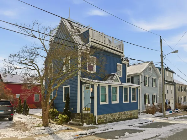 7 Bacheller St, Newport, RI 02840
