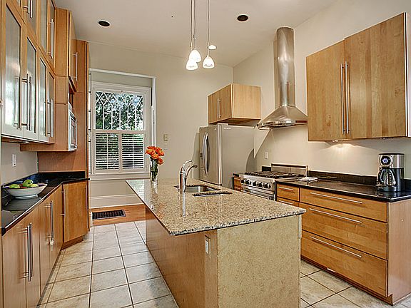 5th image of 1023 Leontine St