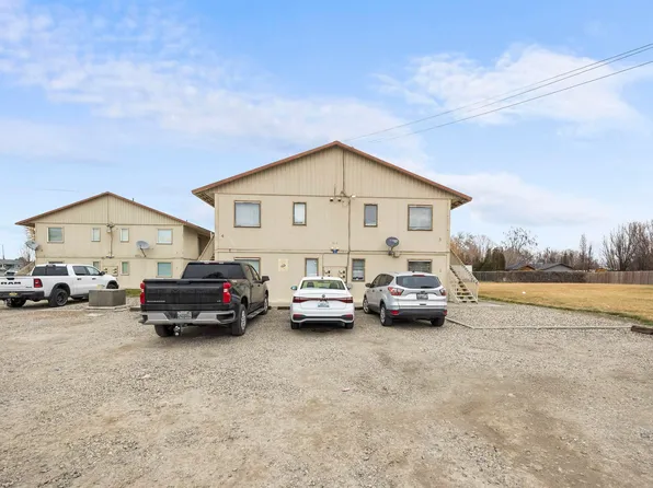 313 E 3rd St, Granger, WA 98932