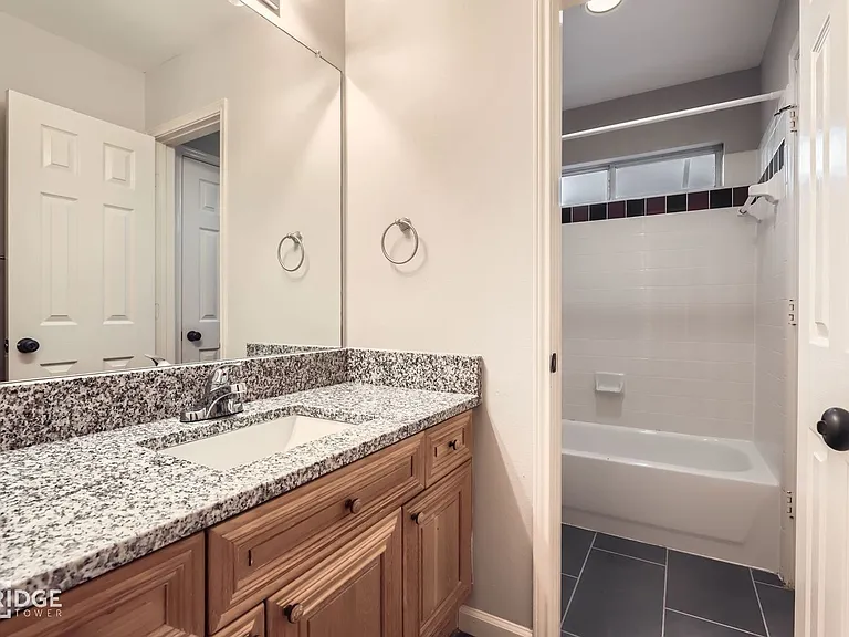 1105 Shores Blvd — Photo 22