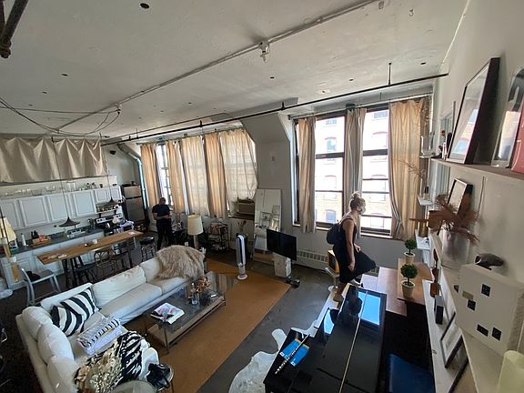 4th image of 230 Wythe Ave #415
