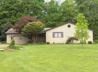 10 April Hill Dr, Grafton, OH 44044