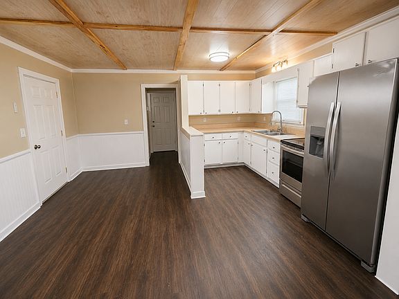 3rd image of 4504 Fiske Loop