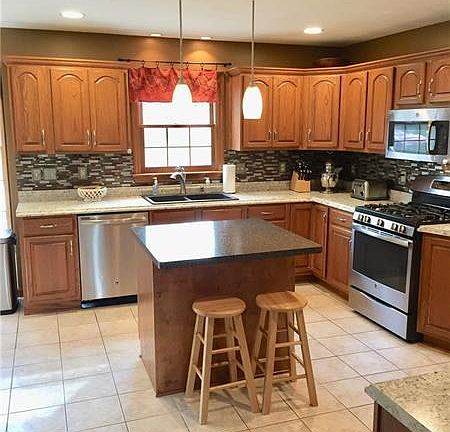 4th image of 1111 Chaucer Dr