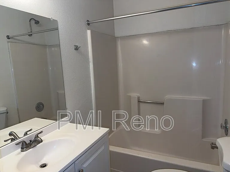690 Field St #4 — Photo 10
