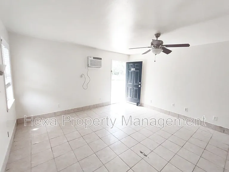 2511 FM 646 Rd N #4B — Photo 2