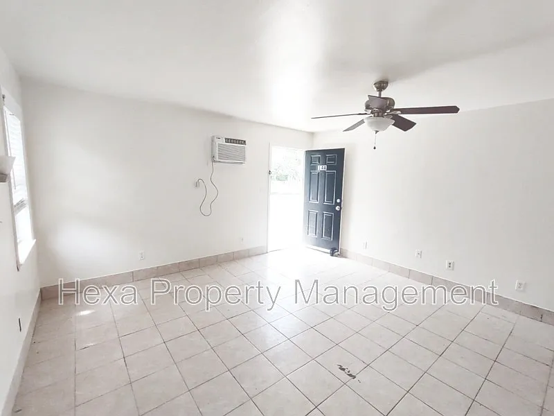 Photo 2 of 35 - 2511 FM 646 Rd N #4B - Santa Fe, TX Building Photo - 2511 FM 646 Rd N #4B