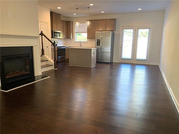 2nd image of 4908 Longview Walk